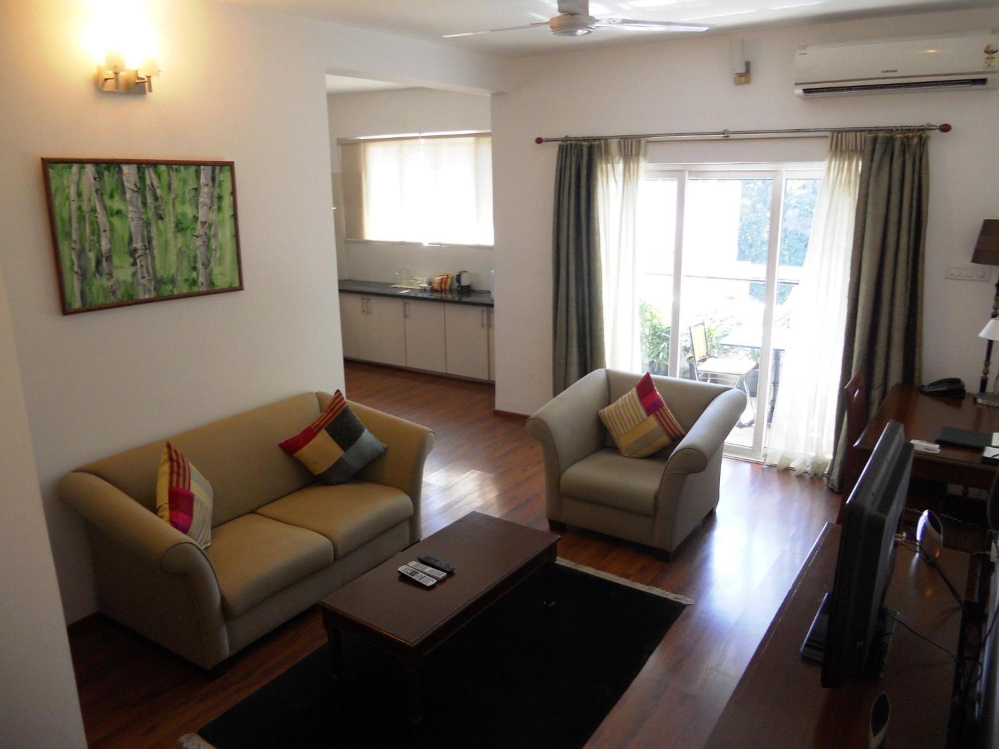 Justa Off Mg Road Bangalore Exterior foto