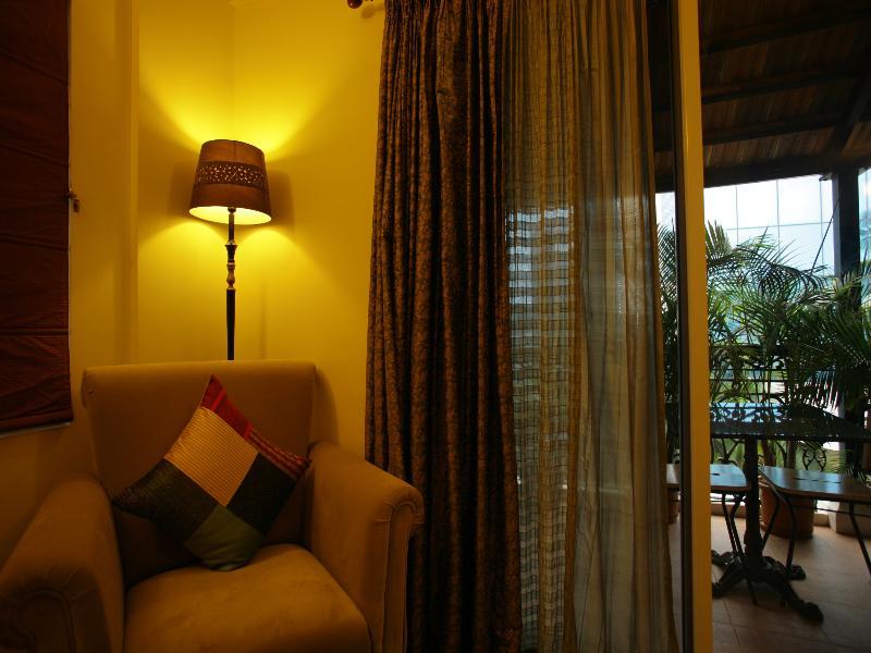 Justa Off Mg Road Bangalore Exterior foto