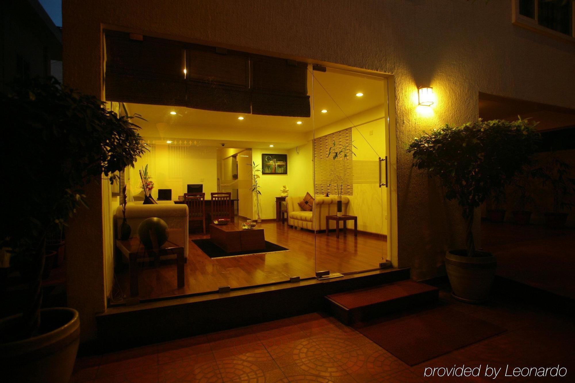 Justa Off Mg Road Bangalore Exterior foto