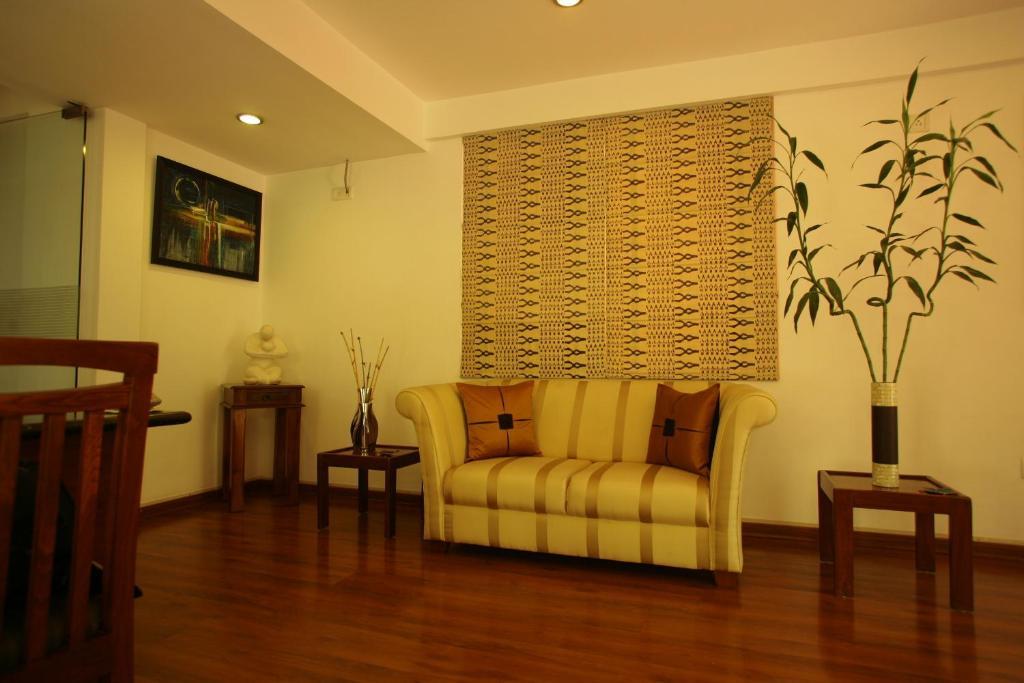 Justa Off Mg Road Bangalore Exterior foto