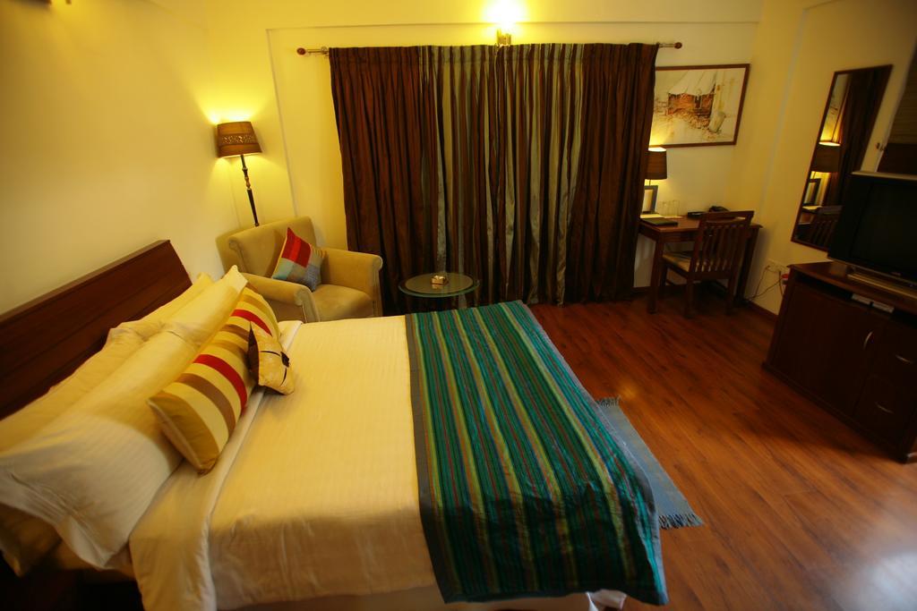 Justa Off Mg Road Bangalore Exterior foto